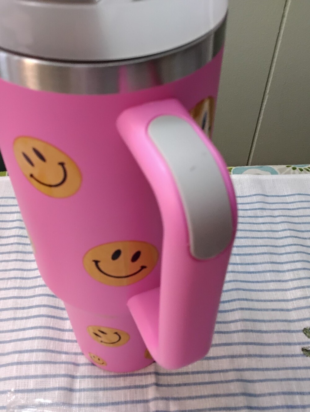 3955 40 Oz. Pink Smiley Face Travel Mug - Picture 4 of 5